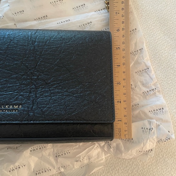 NEW Earth Pebbled Vegan Leather Black Crossbody Handbag w/ Duster - Picture 12 of 16